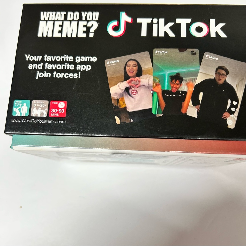 TikTok Edition Card‎ Game - Picture 2 of 5